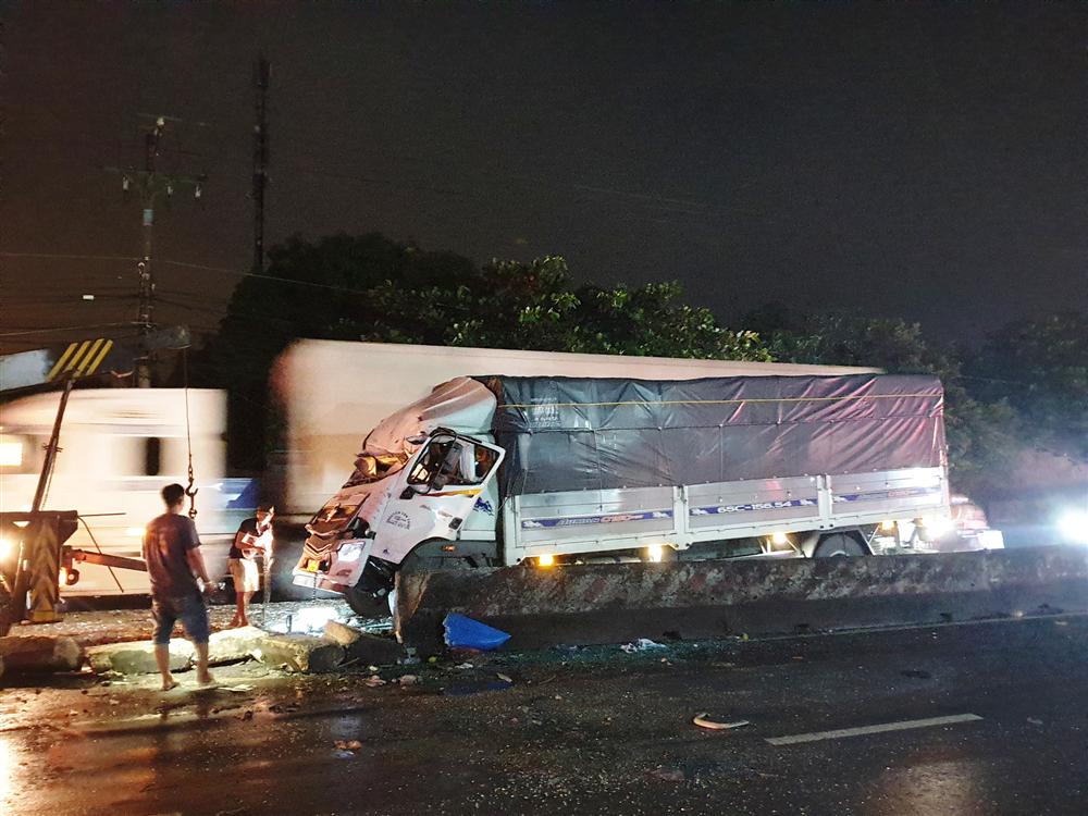 Tai nạn kinh hoàng, 1 người chết, 19 người bị thương-2