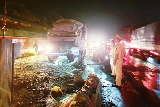 Tai nạn kinh hoàng, 1 người chết, 19 người bị thương