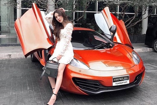 Tiểu thư nhà giàu cả nước biết tiếng, đổi ô tô như thay áo hút chú ý của dân mạng