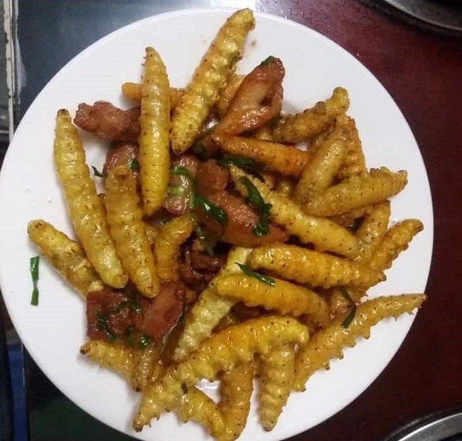 Loài côn trùng được quảng cáo bổ như sâm, chị em tranh nhau mua-2