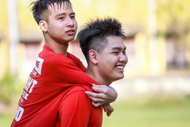 Đôi bạn 10 năm cõng nhau đến trường: Dù không có người cõng, Tất Minh vẫn sẽ ổn thôi-1