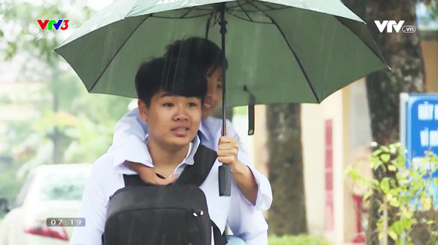 Đôi bạn 10 năm cõng nhau đến trường: Dù không có người cõng, Tất Minh vẫn sẽ ổn thôi-5