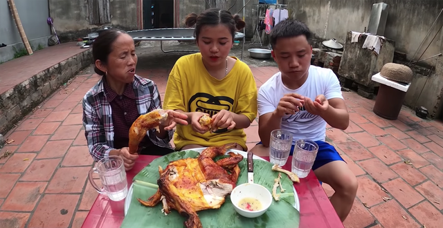 Gia đình Bà Tân Vlog - các YouTuber chuyên sản xuất video nhảm nhí-5