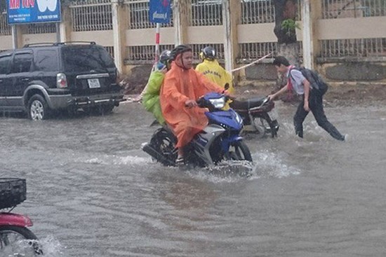 Một tỉnh thành gửi thông báo khẩn cho học sinh nghỉ học ngày 8/10