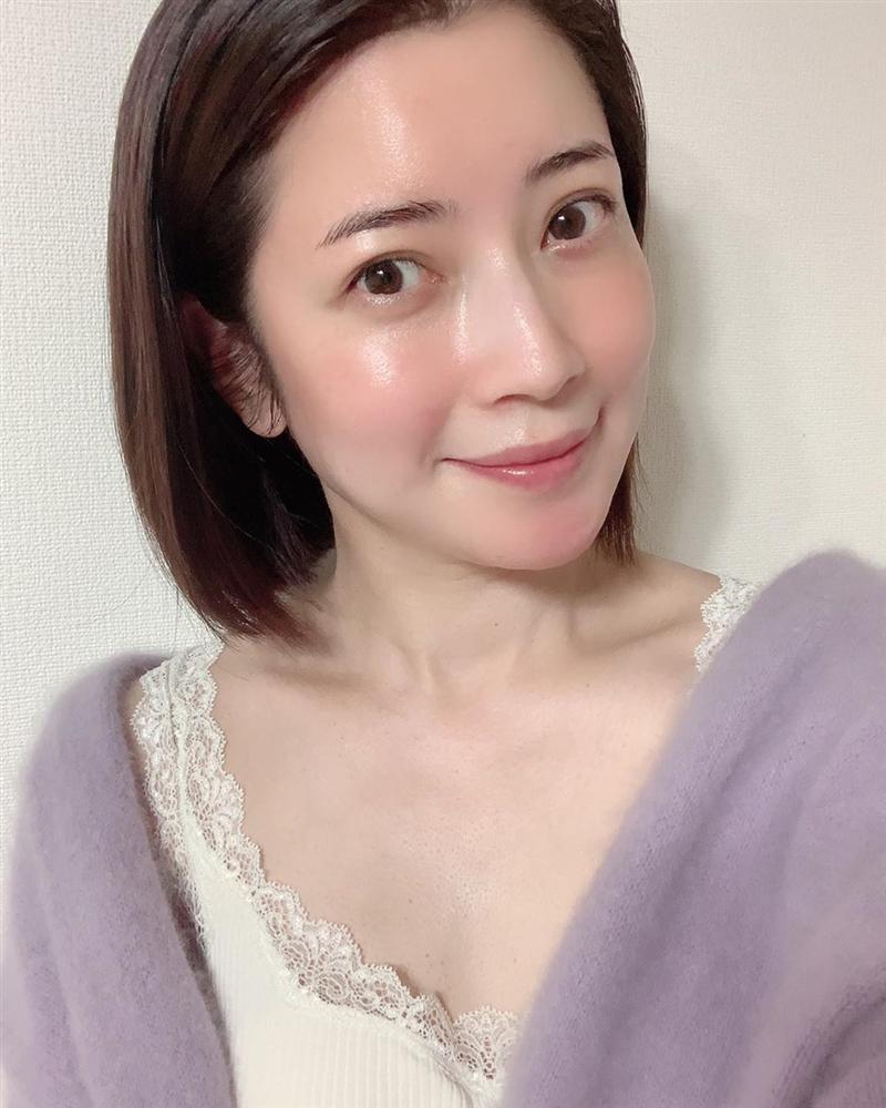 Phụ nữ Nhật dù có tuổi da vẫn căng bóng mịn màng nhờ 2 chiêu thu nhỏ lỗ chân lông chỉ 3 phút mà phái đẹp toàn châu Á phải học theo-1