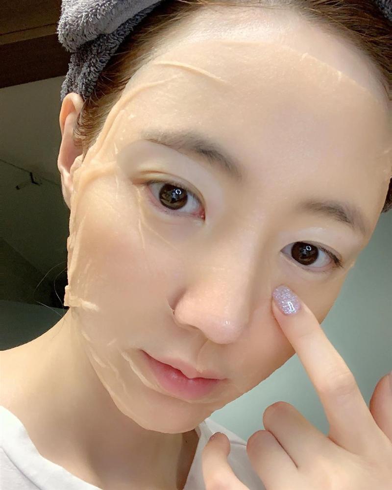 Phụ nữ Nhật dù có tuổi da vẫn căng bóng mịn màng nhờ 2 chiêu thu nhỏ lỗ chân lông chỉ 3 phút mà phái đẹp toàn châu Á phải học theo-4