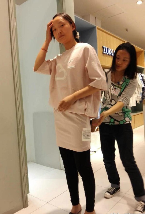 Cú twist trong vụ tẩy não xâm hại con gái nuôi chấn động: Lộ ảnh chứng minh nạn nhân gian dối ngay từ đầu, bố nuôi cũng không vô tội-2