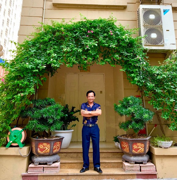 Nghệ sĩ Quang Tèo khoe khu vườn nhỏ muôn hoa đua sắc trước căn chung cư 7 tỷ đồng-9