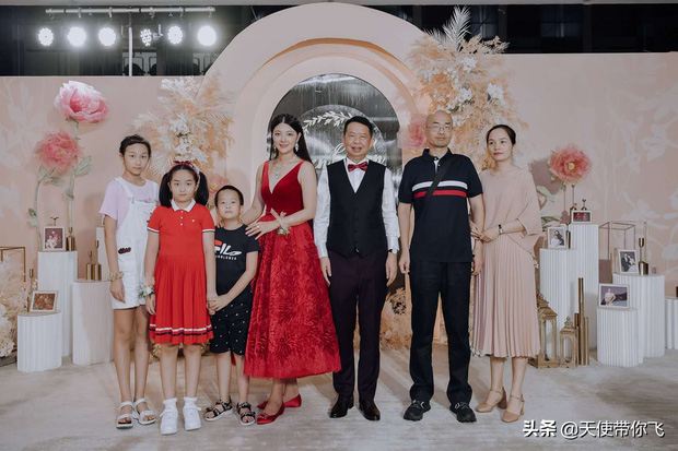 Cô dâu hot nhất hôm nay: Mẫu nữ cưới trùm vàng U65 sở hữu gia sản 500.000 tỷ, quá khứ phức tạp cùng tuyên ngôn gây tranh cãi-11