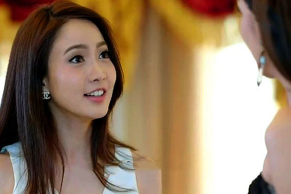 Thấy có cô gái ăn mặc không đứng đắn đến nhà chị dâu, tôi trèo ban công sang xem thực hư, nào ngờ lại khám phá ra một chuyện tày trời-1