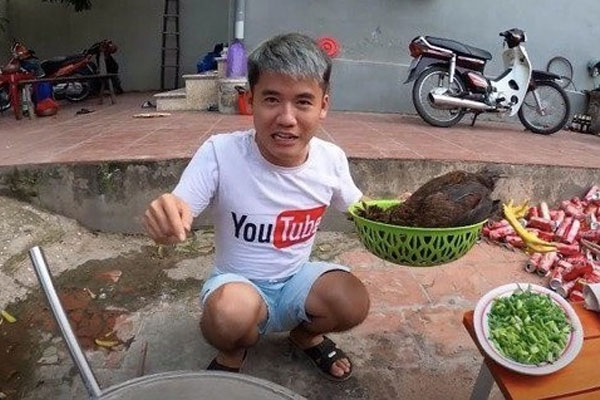 Dân mạng bất ngờ chia sẻ hình ảnh gia đình Bà Tân Vlog vắng lặng vì ngừng sản xuất video sau lùm xùm của con trai Hưng Vlog-5