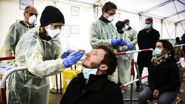 Đằng sau khả năng phục hồi thần tốc của Tổng thống Mỹ Donald Trump: Để được điều trị giống vậy, bạn sẽ phải tốn bao nhiêu tiền?-3