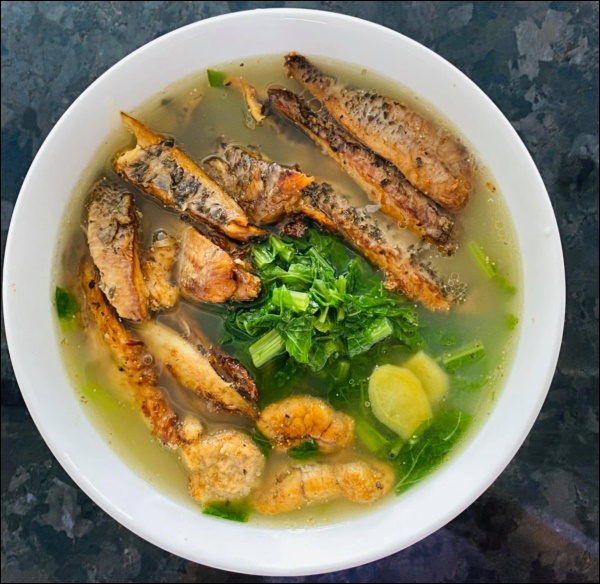 Trời mát mẻ, Lã Thanh Huyền nấu bánh đa cá rô nhìn thôi đã ngon mắt, Việt Anh xuýt xoa: Cần lắm bữa ăn thế này!-2
