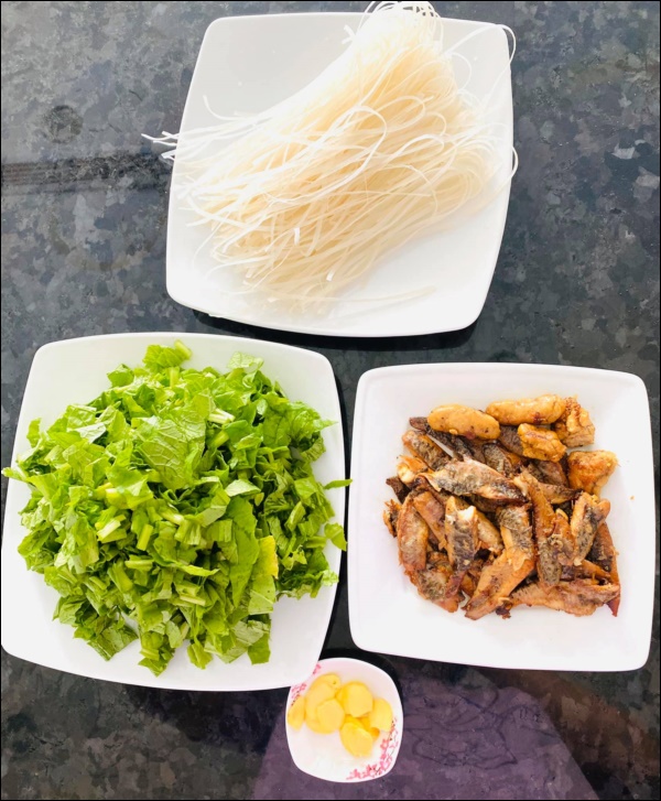 Trời mát mẻ, Lã Thanh Huyền nấu bánh đa cá rô nhìn thôi đã ngon mắt, Việt Anh xuýt xoa: Cần lắm bữa ăn thế này!-4