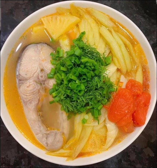 Trời mát mẻ, Lã Thanh Huyền nấu bánh đa cá rô nhìn thôi đã ngon mắt, Việt Anh xuýt xoa: Cần lắm bữa ăn thế này!-8