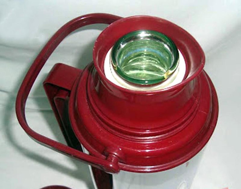 Tại sao nên chừa một khoảng trống giữa nước sôi và nắp phích? Điều đơn giản nhưng nhiều người chưa biết-2