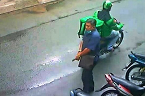 Hé lộ nguyên nhân người đàn ông trung niên rút vật giống súng, 