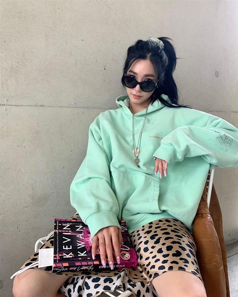 10 set đồ ưng mắt của sao Hàn mà bạn có thể áp dụng theo ngay trong tiết trời se lạnh này-7