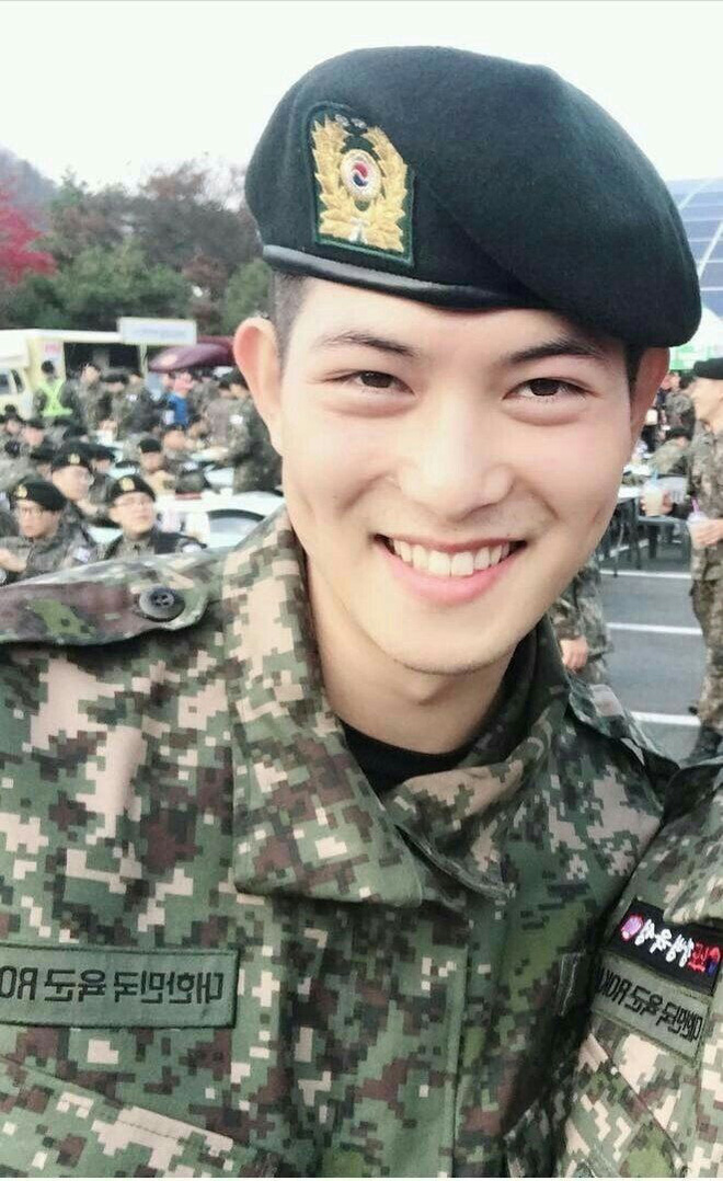 KBS bóc trần” bê bối tài tử Hậu Duệ Mặt trời và 6 nam idol SHINee, BTOB, 2AM... nhận biệt đãi vô lý trong quân đội-1