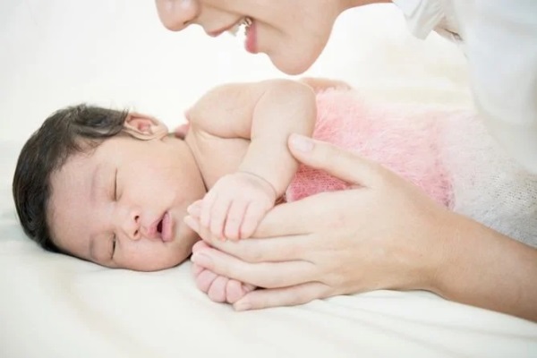 5 tư thế ngủ của trẻ đại diện cho 5 tính cách, tư thế của em bé thứ 3 là đáng thương nhất-2