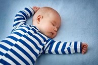 5 tư thế ngủ của trẻ đại diện cho 5 tính cách, tư thế của em bé thứ 3 là đáng thương nhất
