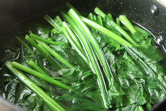 Cách rửa rau loại bỏ ngay thuốc trừ sâu độc hại, cả nhà yên tâm thưởng thức