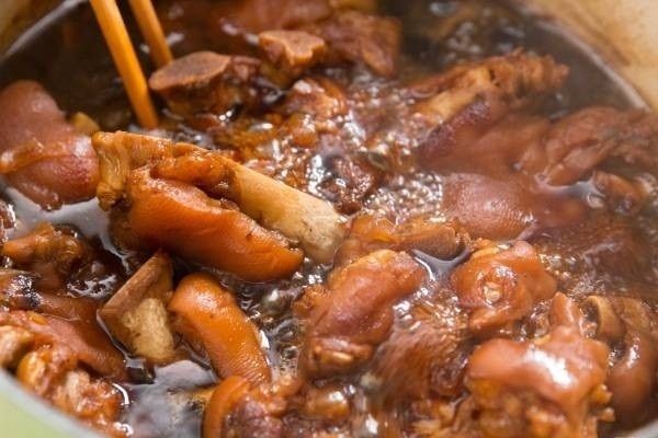 Đối vị với món chân giò kho sả ớt thơm mềm béo ngậy-3