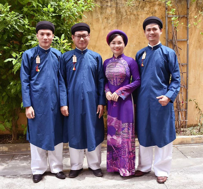 Hình ảnh đầu tiên nơi công sở của các nam công chức Huế khi chính thức mặc áo dài ngũ thân đi làm-5