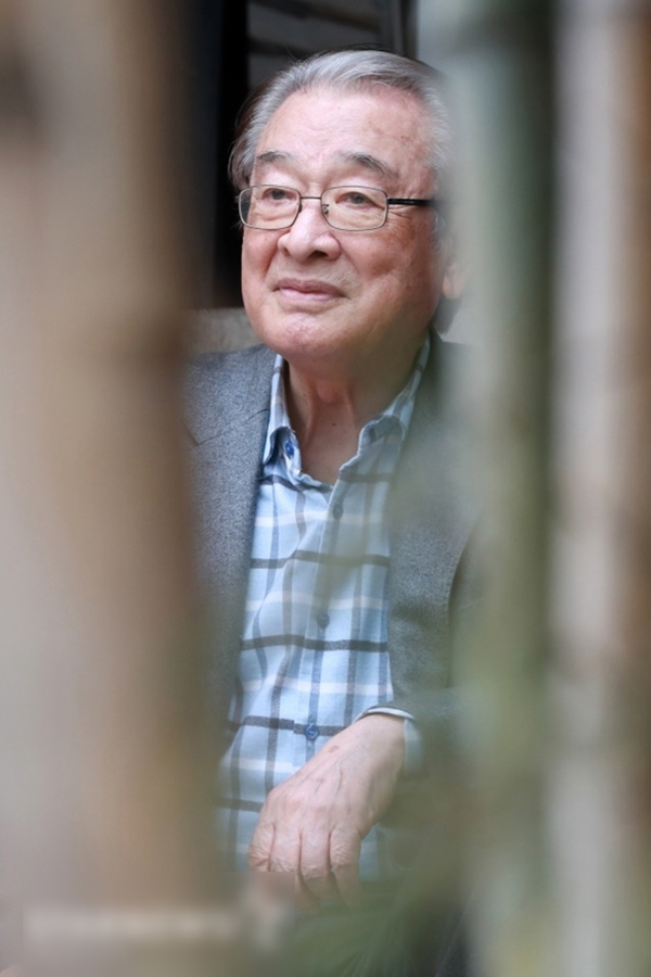 Ông nội tôi qua đời chưa được 3 ngày, cả nhà nhận được tin nhắn từ chiếc điện thoại cũ kỹ với nội dung mà ai cũng phải thất thần-2