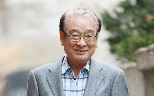 Ông nội tôi qua đời chưa được 3 ngày, cả nhà nhận được tin nhắn từ chiếc điện thoại cũ kỹ với nội dung mà ai cũng phải thất thần-1