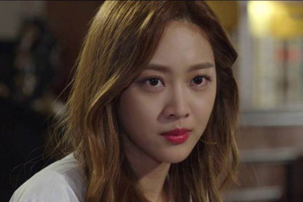 Chị dâu để con mới đẻ ở nhà cho chồng trông rồi lên bar nhún nhảy, tôi nhắc anh trai dạy vợ thì phản ứng của anh khiến tôi phát điên-1