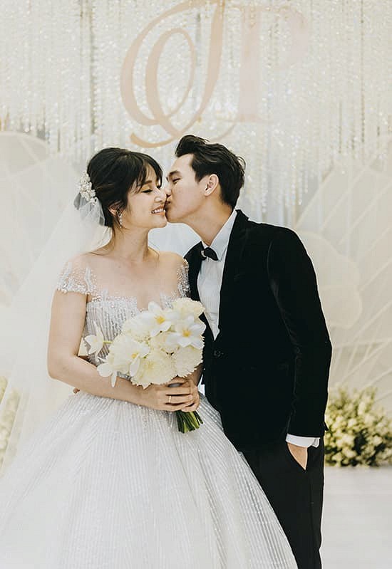 Con gái Thảo Trang - Phan Thanh Bình đã lớn phổng phao, xuất hiện cực xinh xắn trong tiệc cưới lần hai của mẹ-3