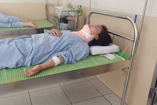 Hiệu trưởng trường nữ sinh lớp 8 bị chặn đường đánh nhập viện vì “ngứa mắt”: “Sự việc xảy ra bên ngoài trường, hiện công an đang làm việc”