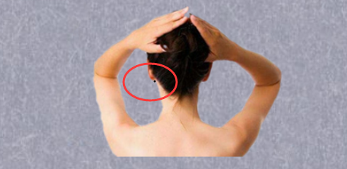 Phụ nữ sở hữu nốt ruồi ở vị trí hoàng kim này, càng lớn tuổi càng trẻ đẹp, cuộc sống sau 40 được chồng yêu thương, con cái hiếu thảo-4