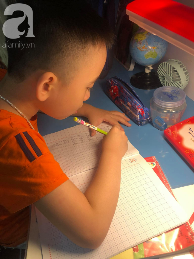 Không cho con học chữ trước khi vào lớp 1 nên không theo kịp chương trình, tôi đã nghĩ tới việc để con đúp lại-1