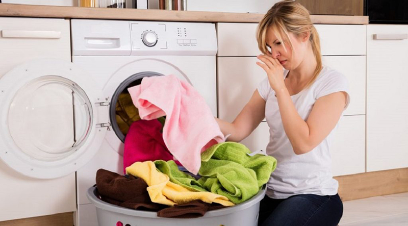 Quần áo sau giặt vẫn có mùi khó chịu, làm cách nào để giặt sạch và thơm? Một vài bí mật có thể bạn chưa biết!-1