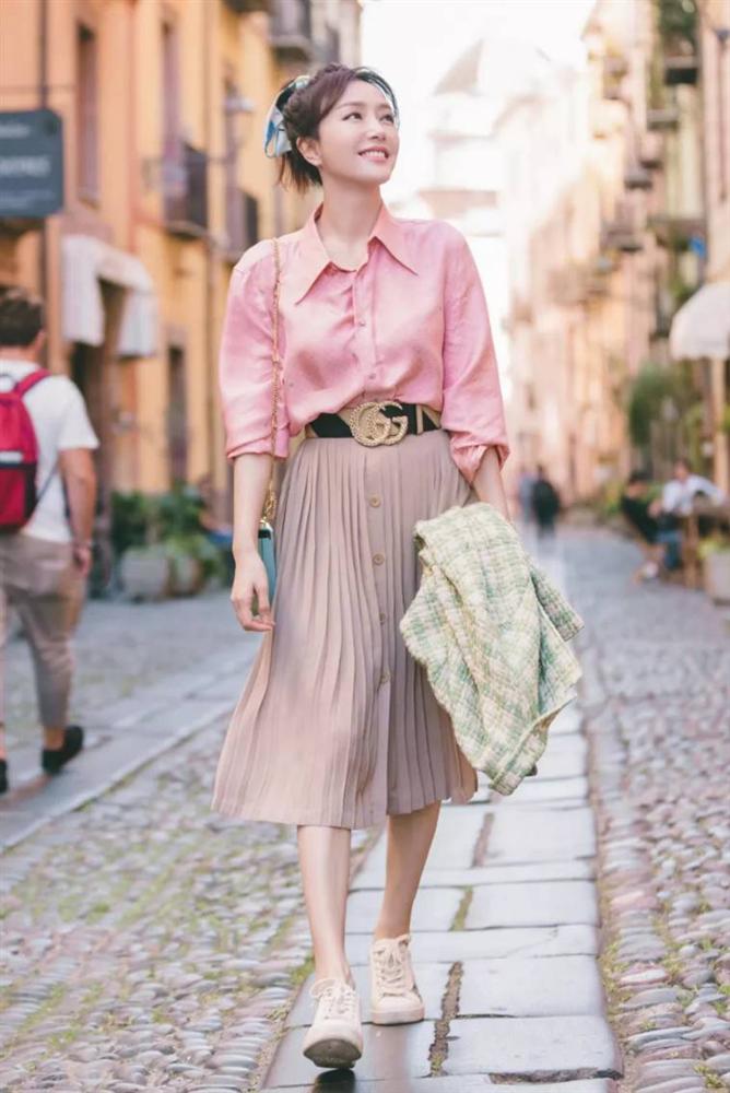 Chân váy xếp ly chính là bảo bối mặc đẹp cho nàng công sở, đã dễ diện còn không bao giờ lỗi mốt-7