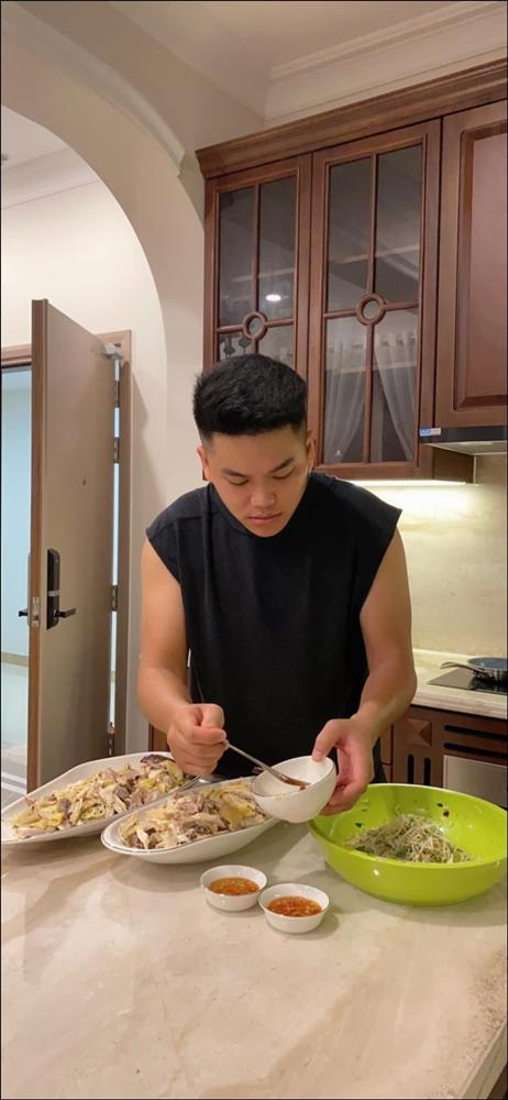 Tập hai của Lê Phương không hổ danh ông chồng vàng 10, nhìn đĩa cơm gà thần thánh anh nấu là biết ngon hết sảy, các anh nên học hỏi để lấy lòng vợ-2