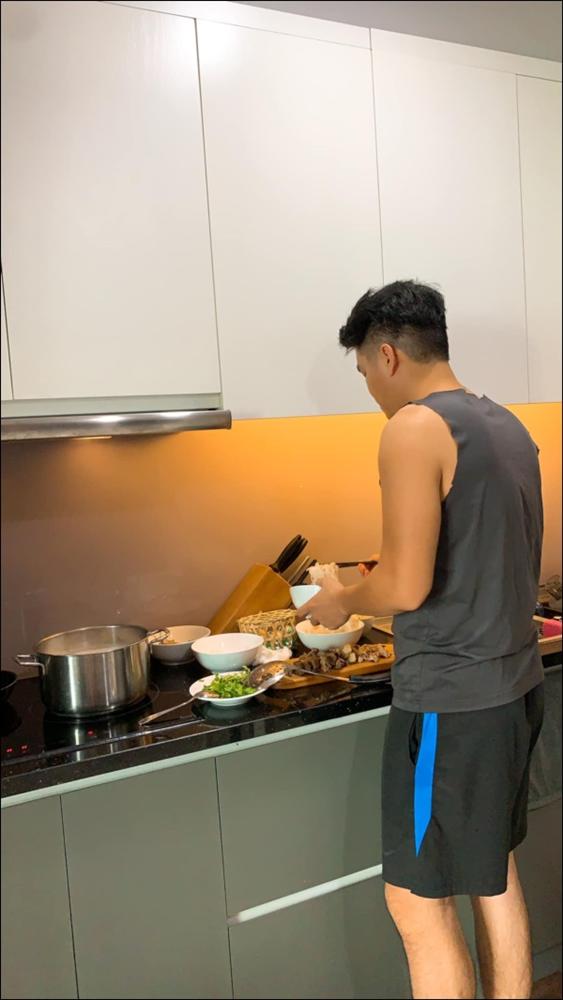 Tập hai của Lê Phương không hổ danh ông chồng vàng 10, nhìn đĩa cơm gà thần thánh anh nấu là biết ngon hết sảy, các anh nên học hỏi để lấy lòng vợ-6