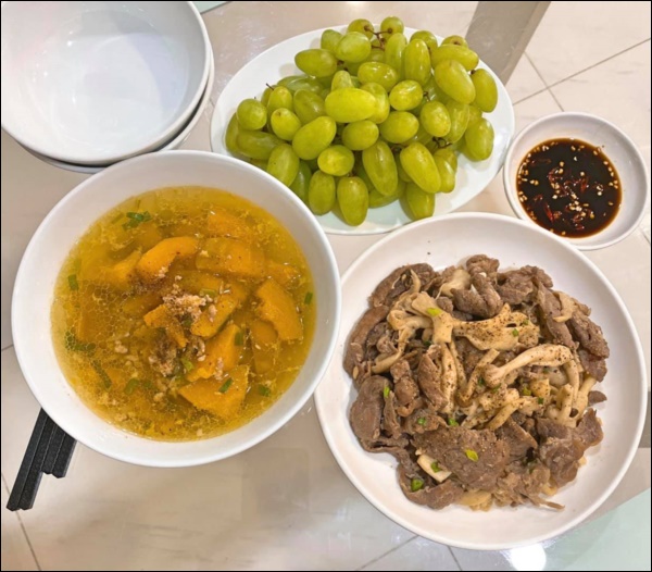 Tập hai của Lê Phương không hổ danh ông chồng vàng 10, nhìn đĩa cơm gà thần thánh anh nấu là biết ngon hết sảy, các anh nên học hỏi để lấy lòng vợ-14