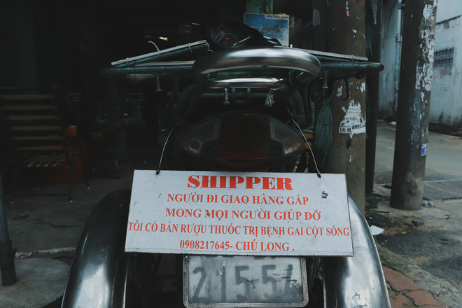 Chú shipper bị liệt 2 chân ở Sài Gòn: Người ta tay chân lành lặn mới đi ship hàng ở xa được, còn chú thì...-6
