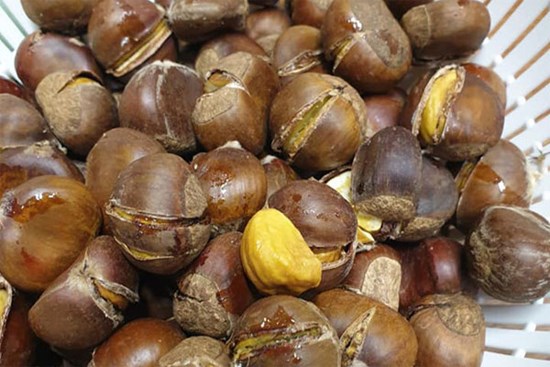 Thử cho hạt dẻ vào nồi chiên không dầu, 20 phút sau sản phẩm thu được khiến hội chị em rào rào hưởng ứng!