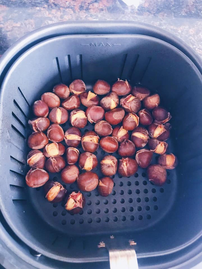 Thử cho hạt dẻ vào nồi chiên không dầu, 20 phút sau sản phẩm thu được khiến hội chị em rào rào hưởng ứng!-11