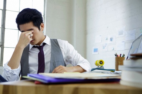 Đến phòng trọ của bạn gái, thấy trong ngăn tủ có nhiều vỉ thuốc đã hết, tôi lặng lẽ lấy một vỉ về kiểm tra để rồi choáng váng với kết quả-1