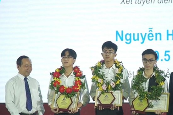 3 thủ khoa ĐH Bách khoa trùng tên, trùng cả tháng sinh?