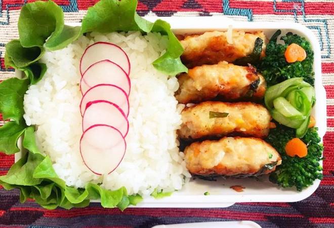 Trưa nào 9X cũng mang cơm tới tận công ty cho chồng, mỗi tuần chi 5 triệu tiền ăn-9