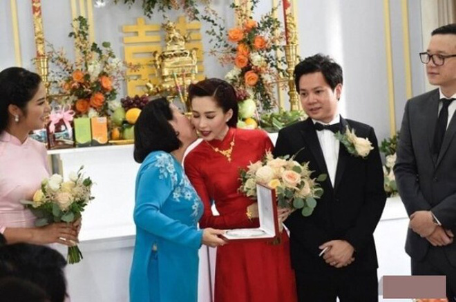 Làm dâu nhà hào môn, loạt mỹ nhân Việt được nhà chồng đối xử thế nào?-1