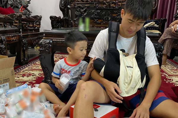 Con trai Duy Mạnh chính thức gia nhập hội hot kid Việt với bức ảnh góc nghiêng thần thánh được bố chụp sương sương trên story-6