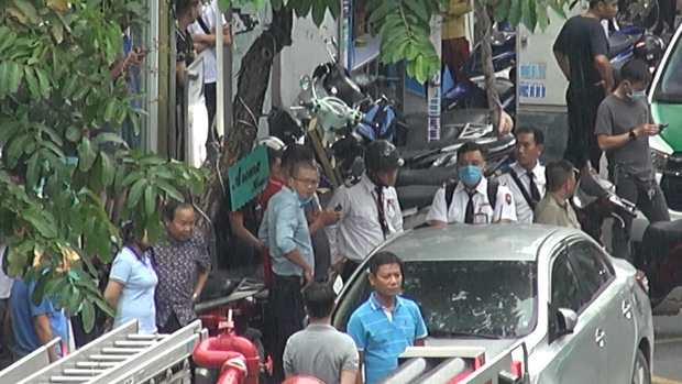 Đã bắt được người phụ nữ cướp 2 tỷ ở chi nhánh ngân hàng Techcombank tại Sài Gòn-2