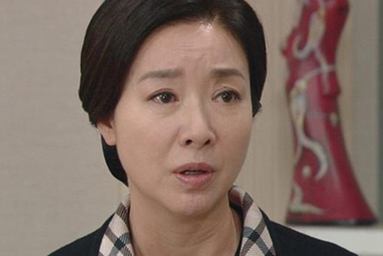 Nhờ mẹ chồng trông cháu, bà nhận lời nhưng điều kiện kèm theo khiến tôi giận dữ bế con đi gửi người khác